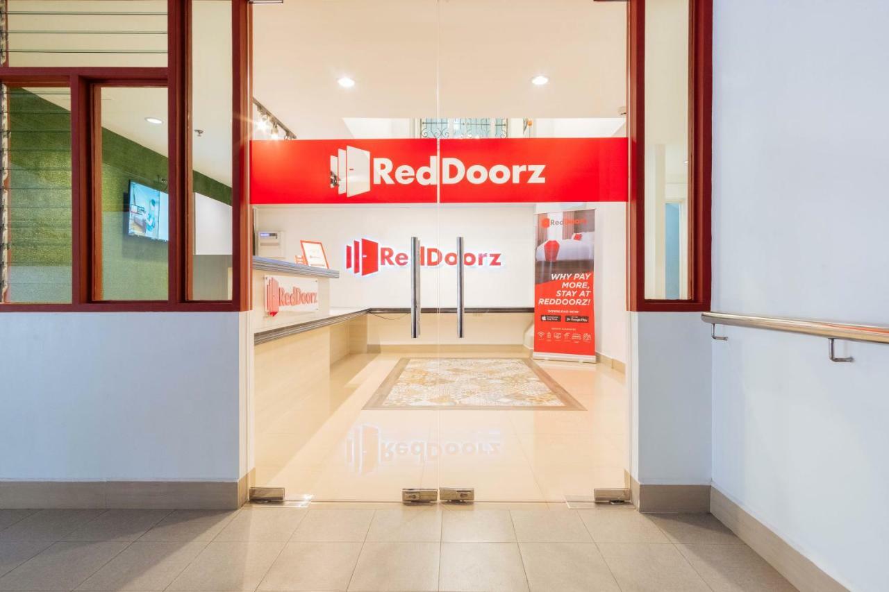 Reddoorz Near Ust Hotel